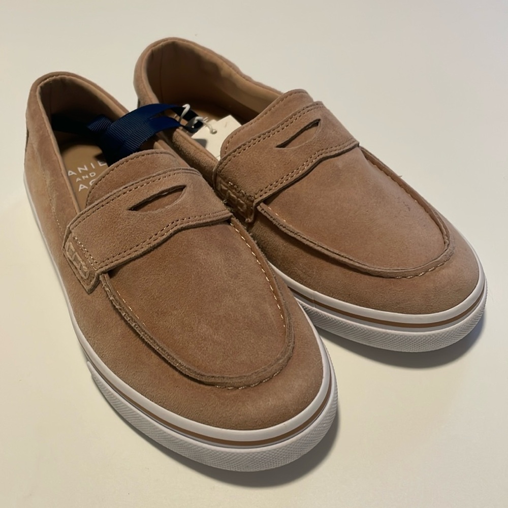 Janie and Jack Kids suede Loafers size 2k tan white